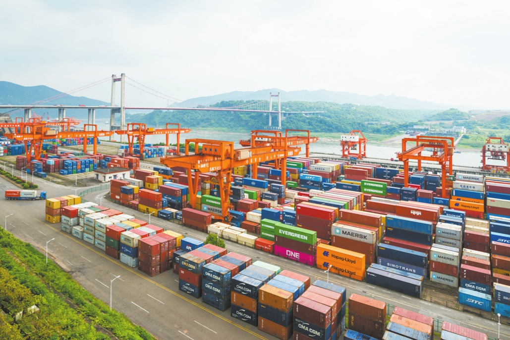 Chongqing becomes a rising logistics hub in western China