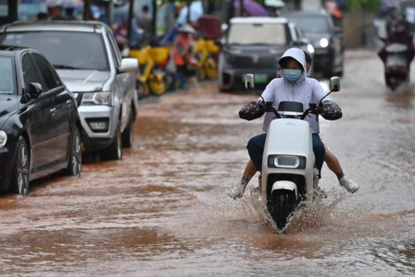 Heavy rainfall hits northern China with warnings issued in several places